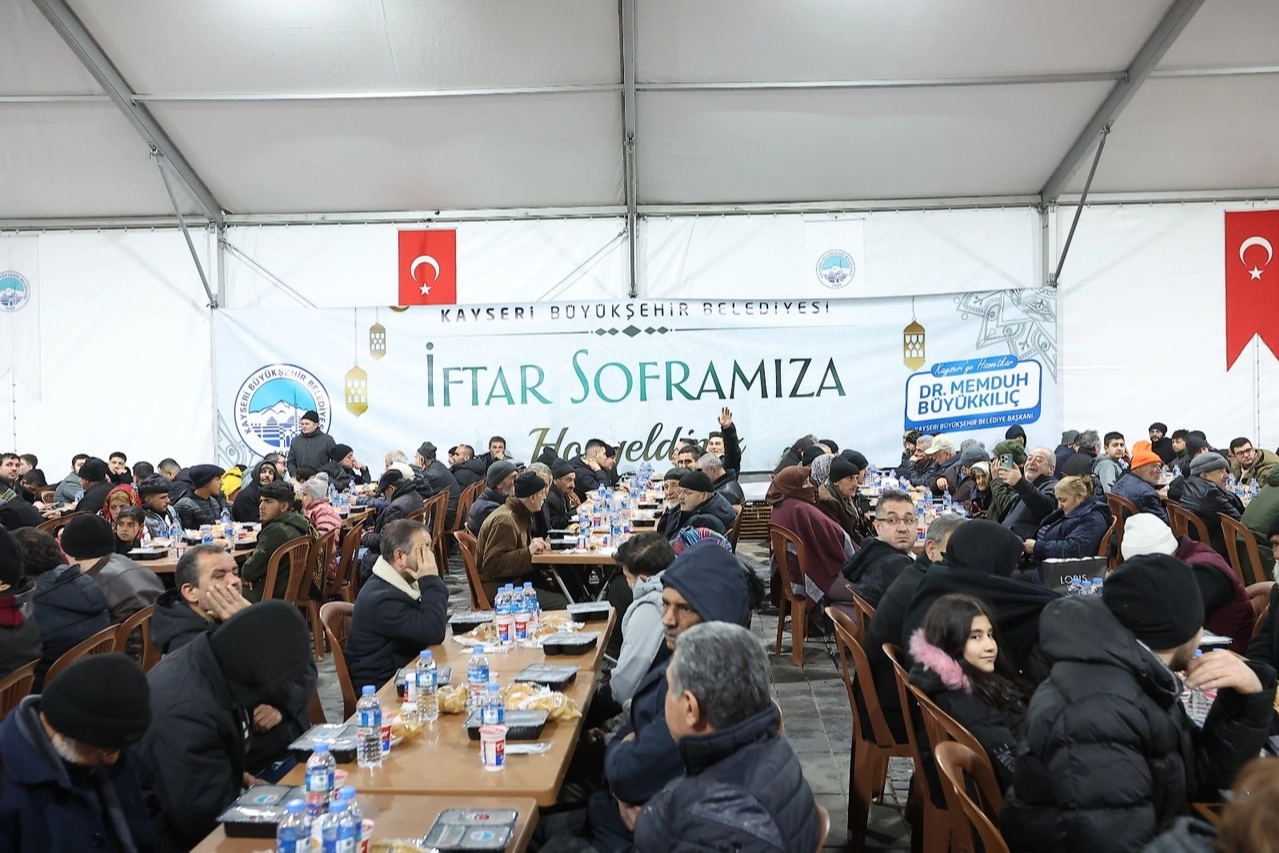 Kayseri’de 30 Bin Kişiye İftar Sofrası Kuruldu!