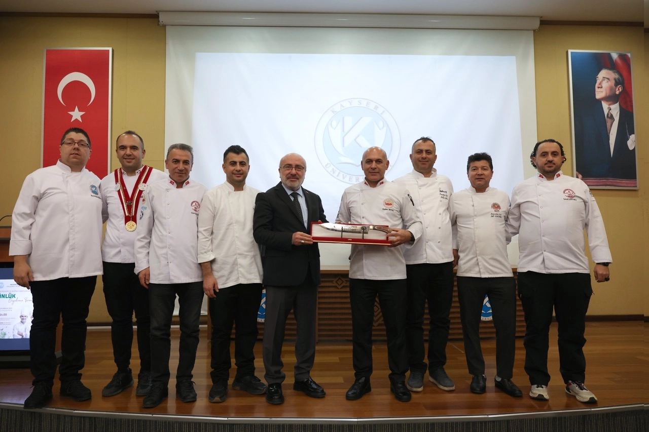 Kayseri’de Aşçılık Öğrencilerine Önlük Giydirildi