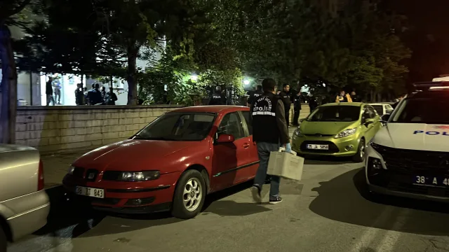 Babasını bıçaklayarak öldürdü, ardından intihara kalkıştı