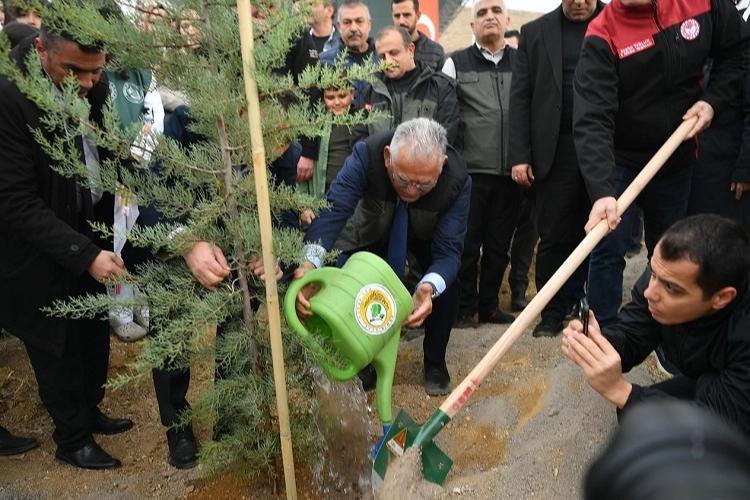 Kayseri’de Fidan Dikimiyle Yeşil Seferberlik!