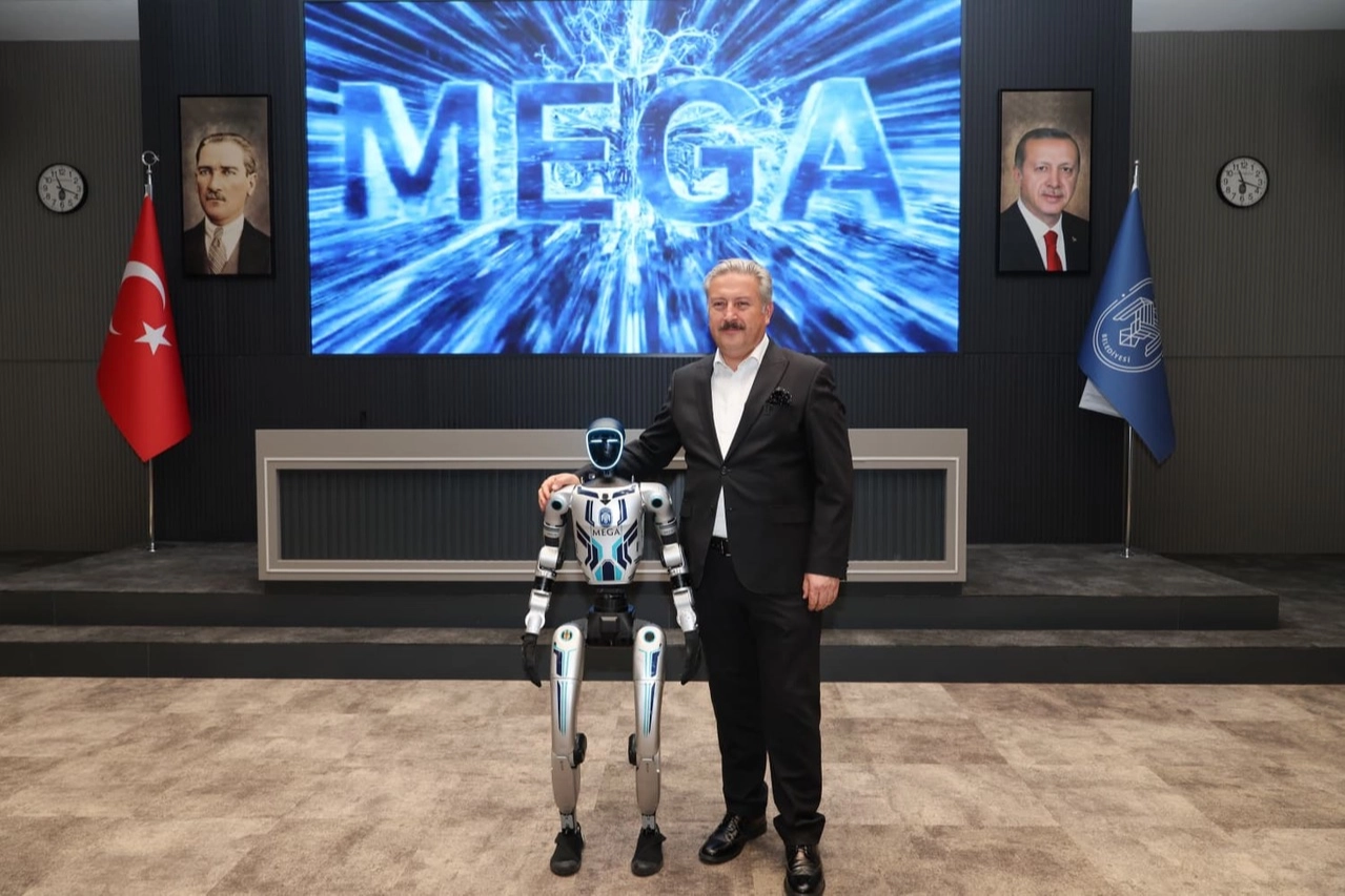 Kayseri’de İnsansı Robot MEGA Tanıtıldı!