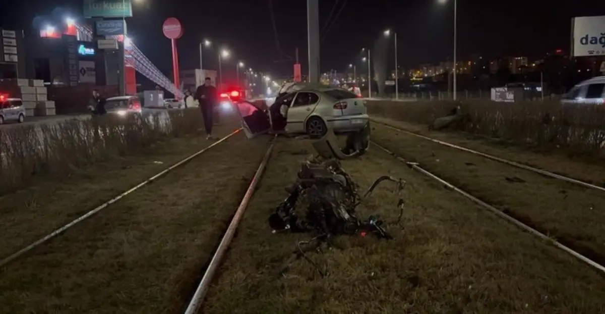 Otomobili gören şaştı kaldı! Kağıt gibi büküldü 3