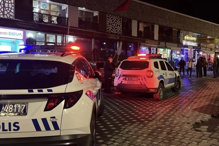 Kayseri’de Kıraathanede Bıçaklı Kavga: 1 Yaralı