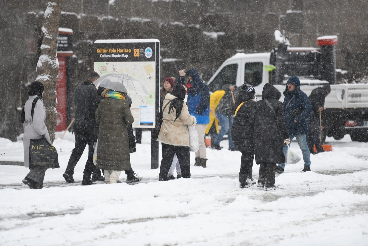 Kayseri’de Kış Mesaisi: 300 Yol Ulaşıma Açıldı!