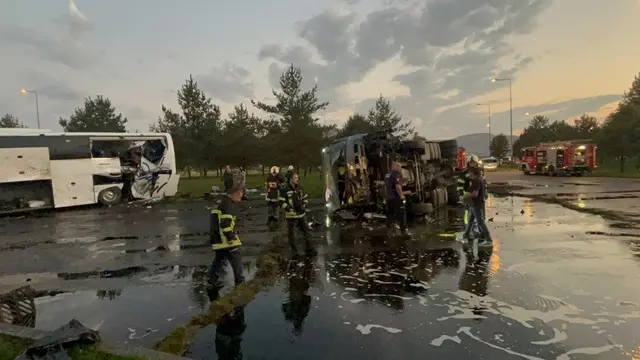 Kayseri de feci kaza! Yolcu otobüsü ile akaryakıt tankeri çarpıştı 2