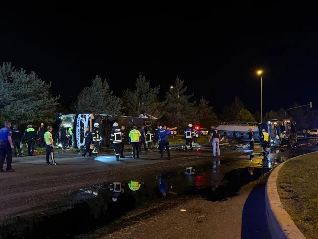 Kayseri’de yolcu otobüsü ile tır çarpıştı: 30 yaralı