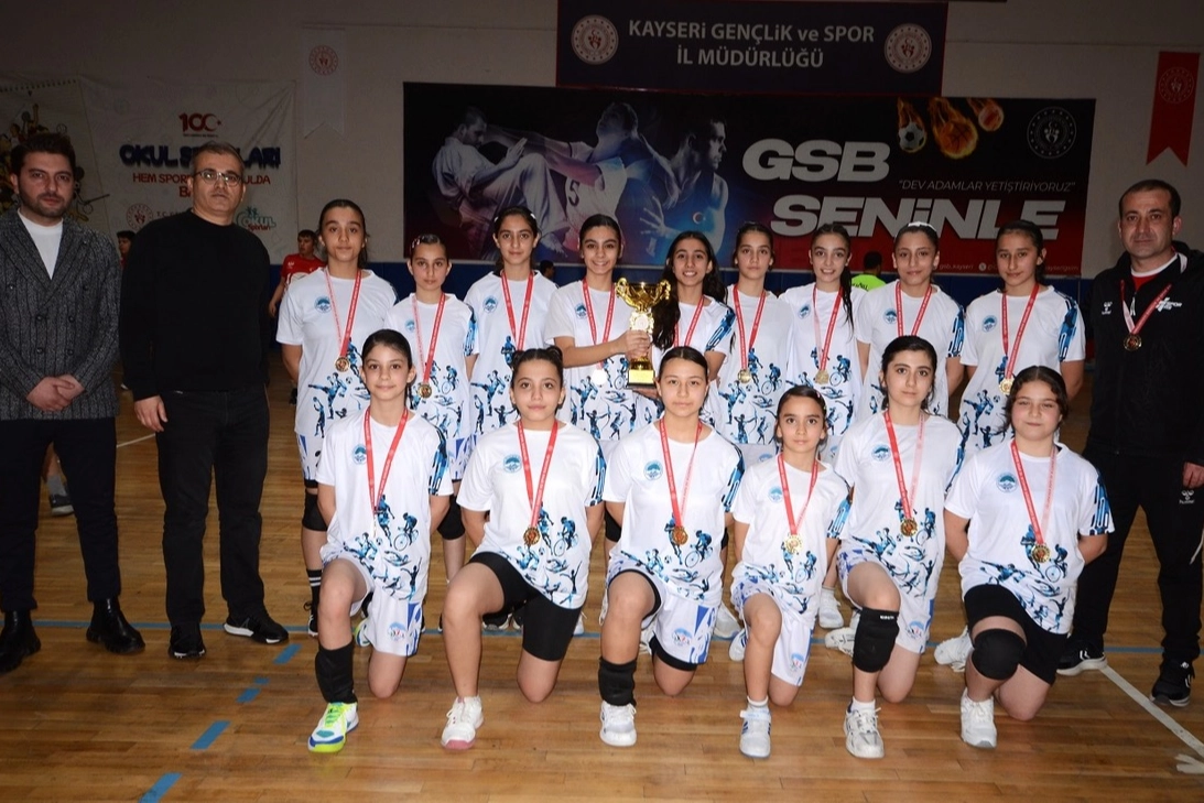 Kayseri Hentbolda Şampiyonluk Sevinci Yaşadı!