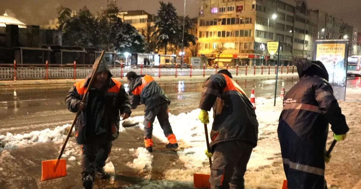 Kayseri Melikgazi’de Karla Mücadele Devam Ediyor!
