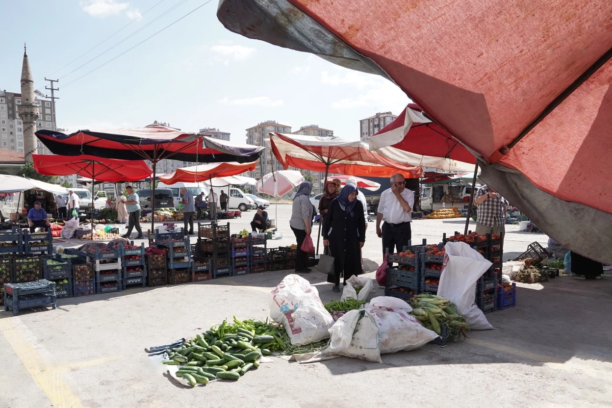 Kayseri Üretici Pazarları, Hem Esnafı Hem Vatandaşı Güldürüyor!