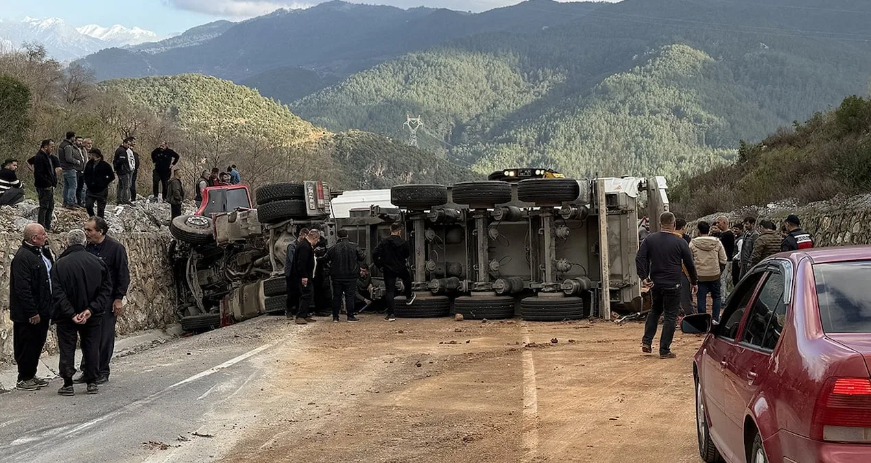 Kaza: 1 Ölü, 3 Yaralı, Trafik Durma Noktası!