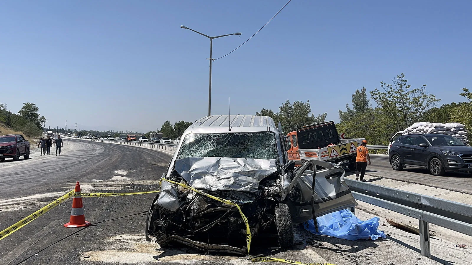 Kaza: İki Araç Çarpıştı, 3 Ölü 4 Yaralı!