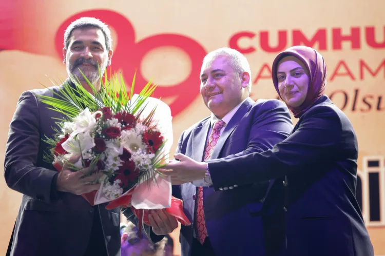 Keçiören’de Cumhuriyet Coşkusu Uğur Işılak Konseriyle Yaşandı