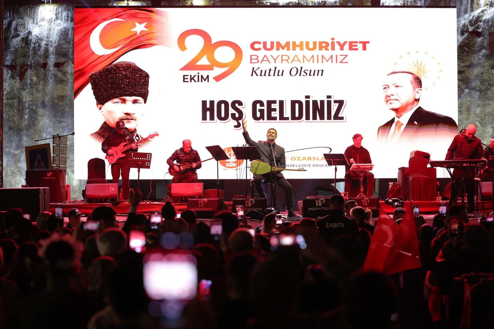 Keçiören'de Cumhuriyet Bayramı Uğur Işılak Konseriyle Kutlandı