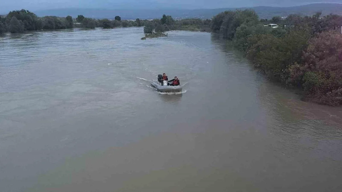 Kelkit Çayı’nda Kaybolan Gençler İçin Arama Devam Ediyor