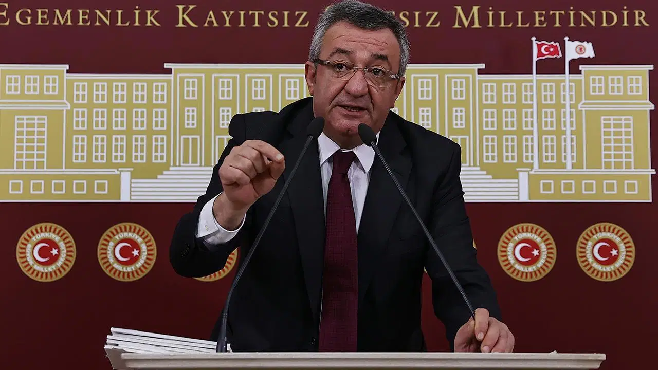Kemal Bey’e Tepkiler: Pimi Çekilmiş Bomba!