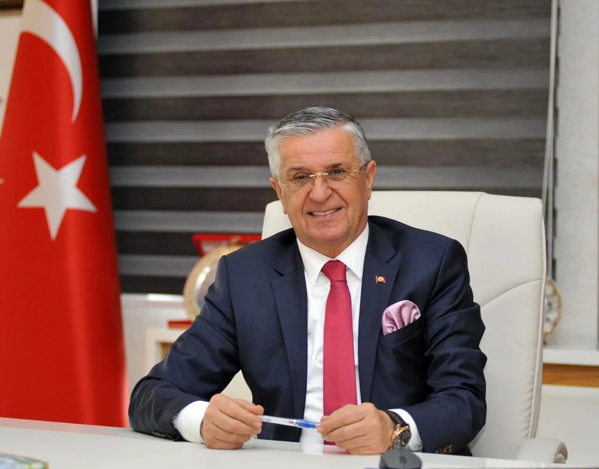 Kemer’de CHP’den Şok İstifa: Başkan ve 8 Üye Ayrıldı