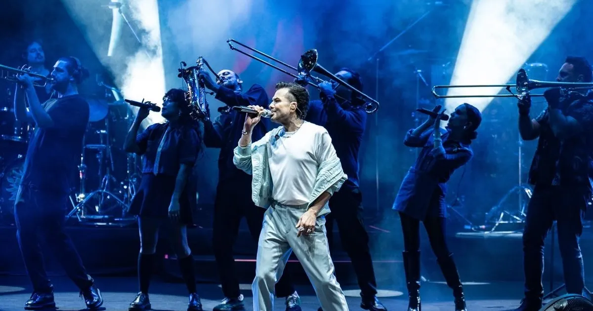 Kenan Doğulu’dan İzmir’de Unutulmaz Konser!