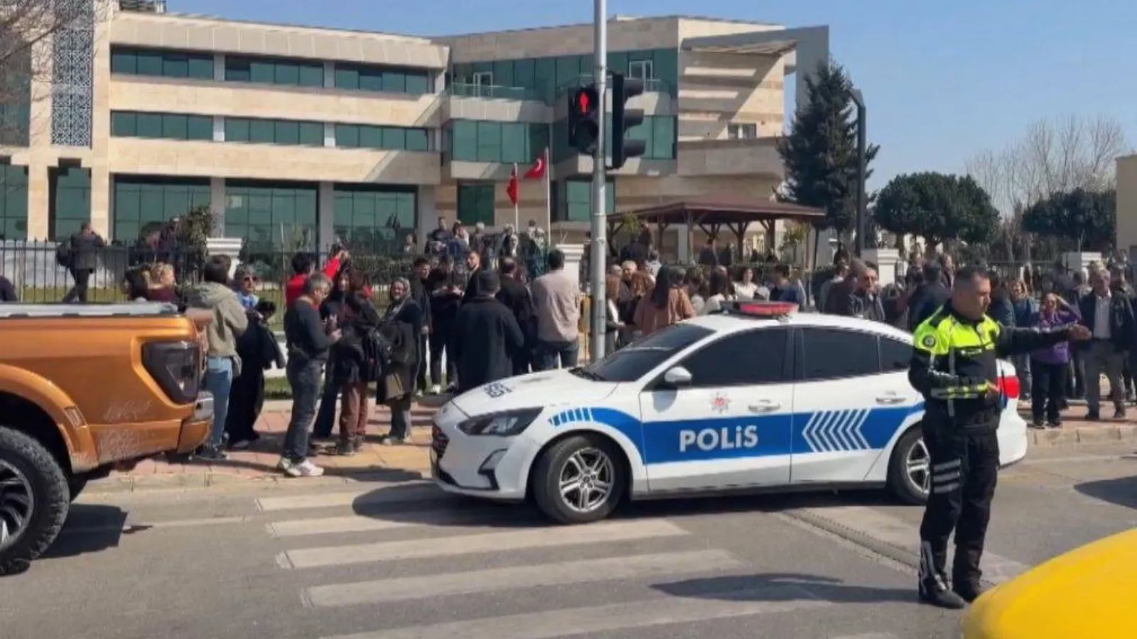 Kepez’de Tehditler Sürüyor: İş Arkadaşları Korkuyor