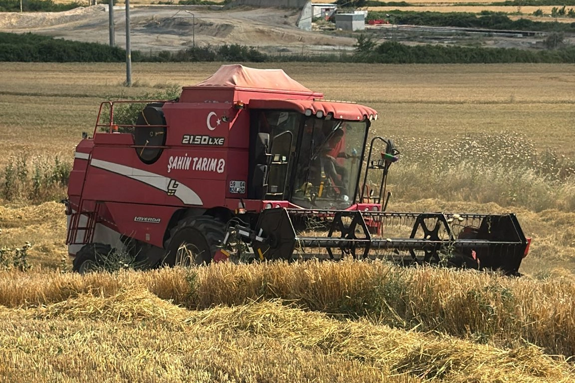 Keşan’da İlk Arpa Hasadı: Verim Var Ama Fiyat Yok!