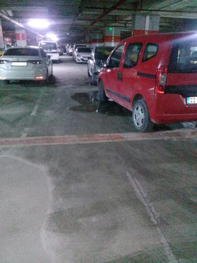 Keşan Otoparkındaki Kötü Koku Vatandaşları Çileden Çıkardı