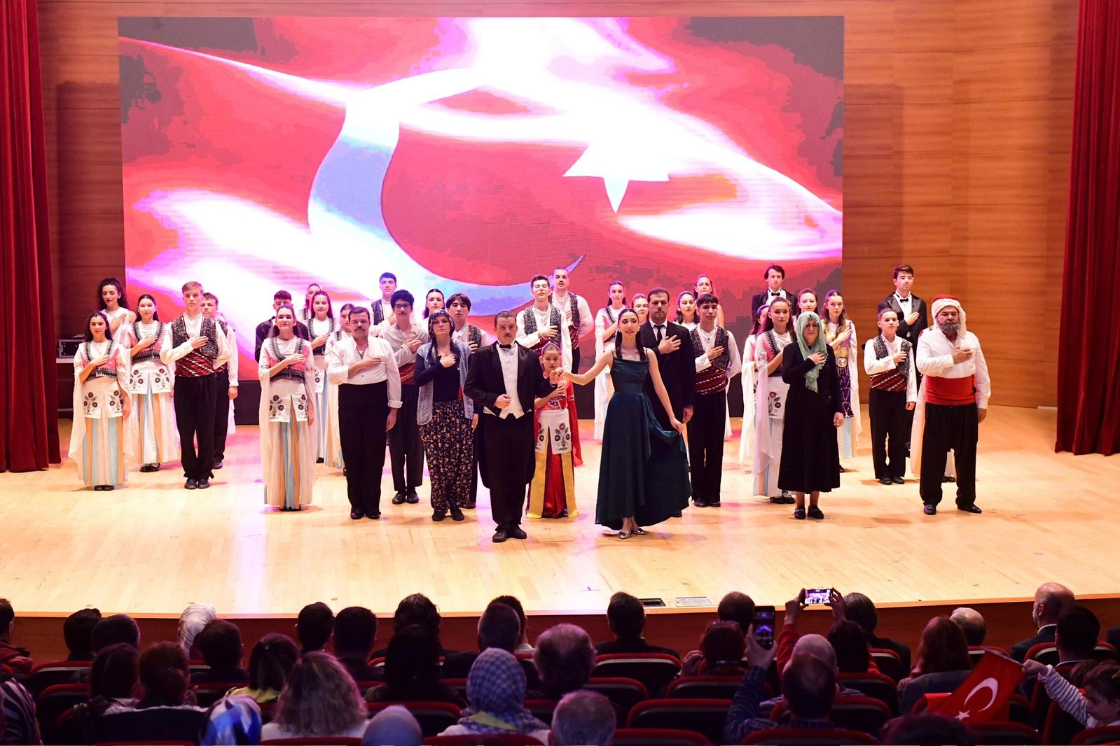 Kestel’de Cumhuriyet Coşkusu: Fener Alayı ve Gösteri