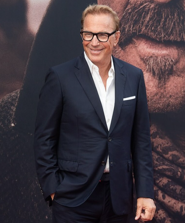 Kevin Costner ve 32 Yaş Küçük Sevgilisi McKenna Wesley ile Görüntülendi