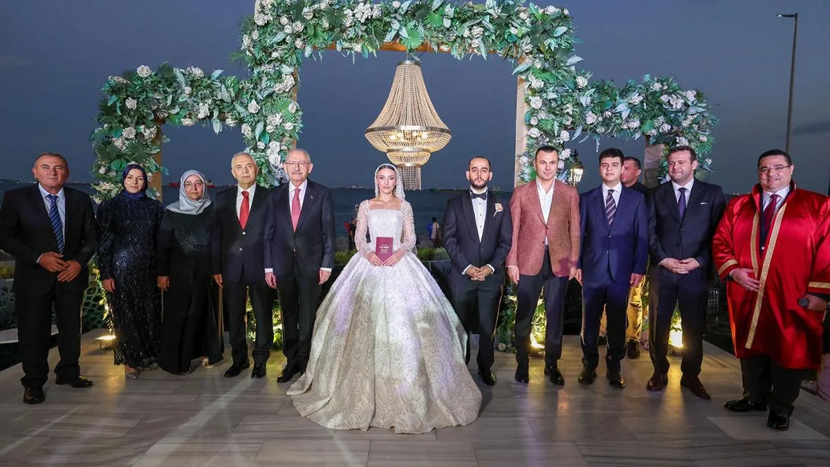 Kılıçdaroğlu, Düğünde AK Partili Vekille Şahitlik Yaptı