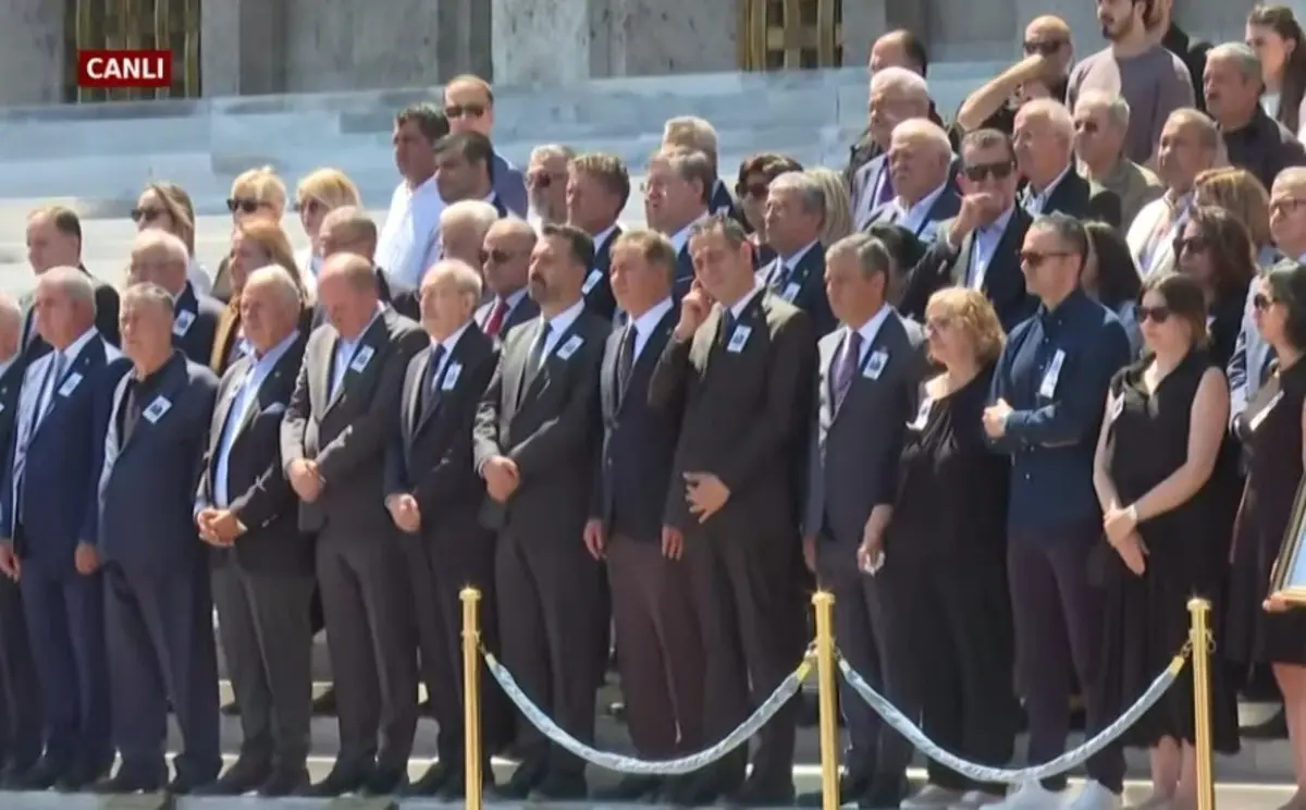 Tokalaşma ve tokalaşmama: Kılıçdaroğlu ve Özel ilk kez yan yana! 2
