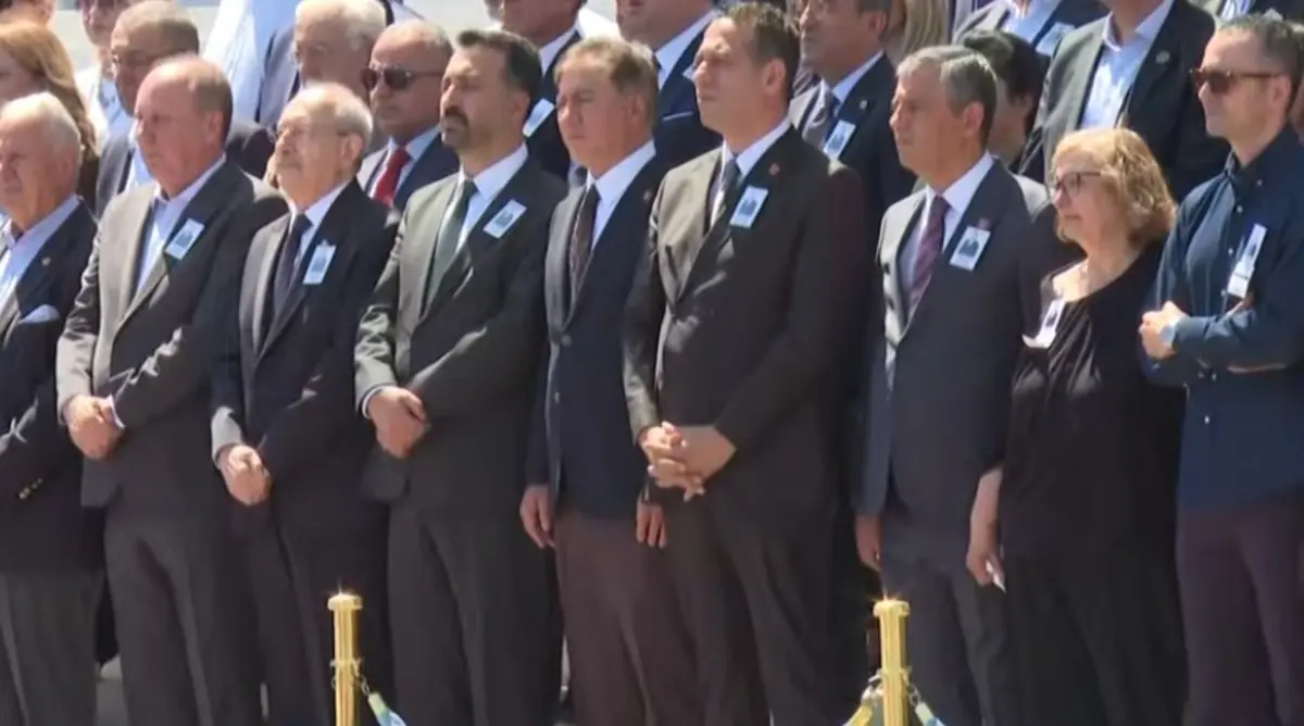 Tokalaşma ve tokalaşmama: Kılıçdaroğlu ve Özel ilk kez yan yana! 3