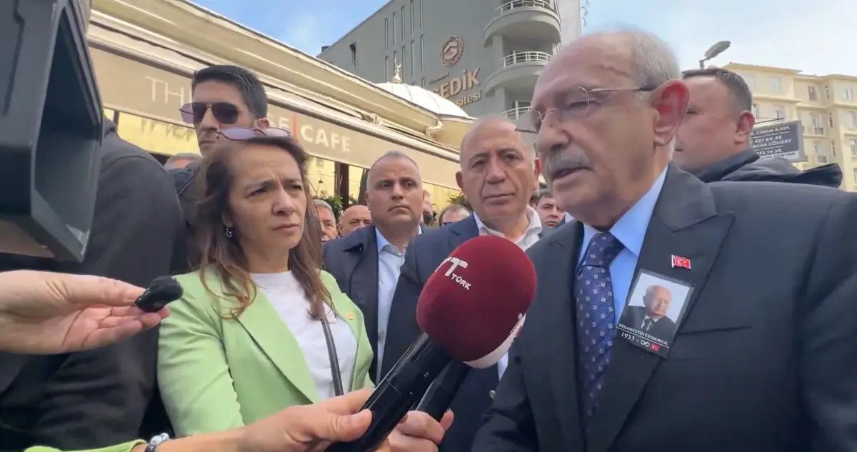 Dip dibe gelip selamlaşmadılar: Cenazede Özel ile Kılıçdaroğlu arasında soğuk rüzgarlar 4