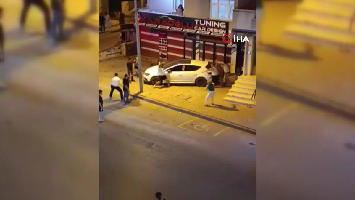 İstanbul da sokak kavgasında kılıçlar çekildi! Korkunç anlar kamerada 6