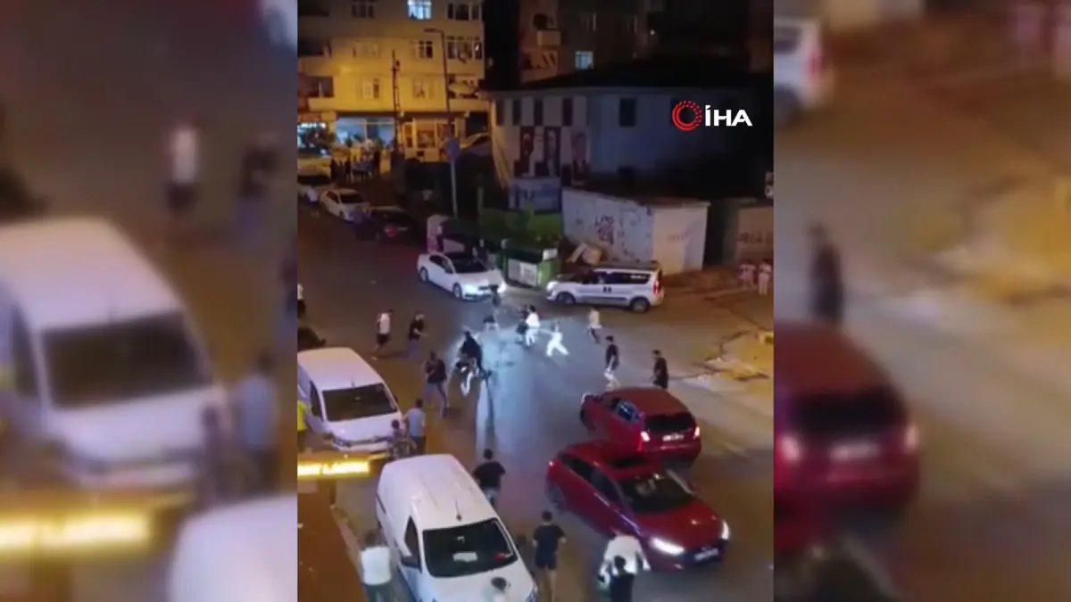 İstanbul da sokak kavgasında kılıçlar çekildi! Korkunç anlar kamerada 5