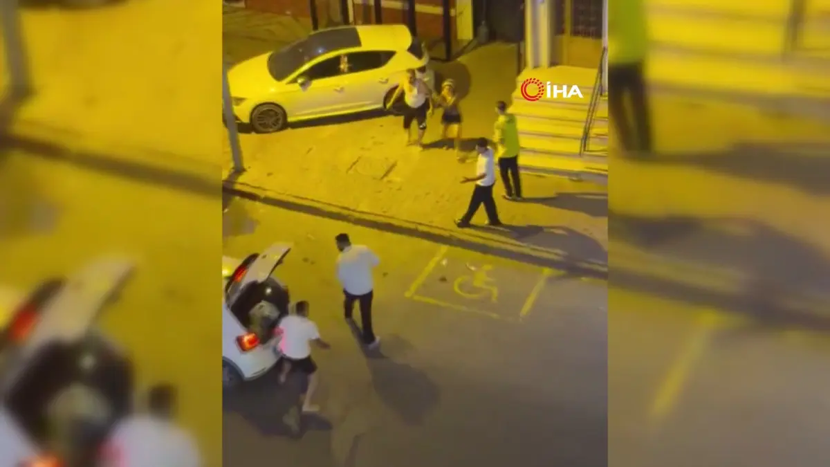 İstanbul da sokak kavgasında kılıçlar çekildi! Korkunç anlar kamerada 4