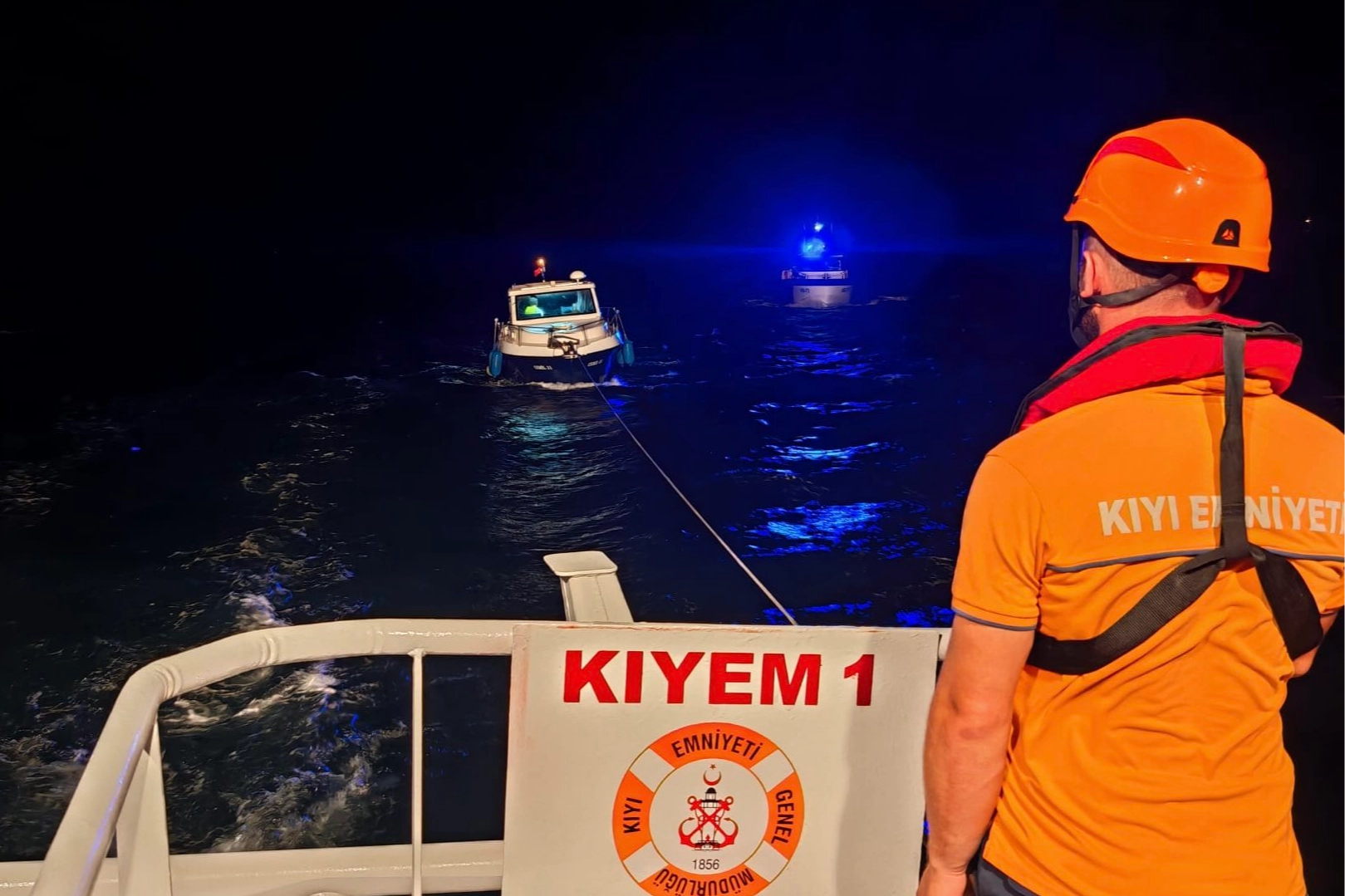Kilitbahir’de Sürüklenen Tekne Kurtarıldı!
