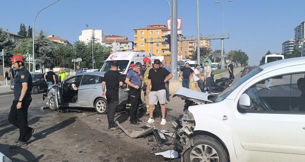 Kırıkkale’de Polis Aracı Kaza Yaptı: 3 Yaralı!