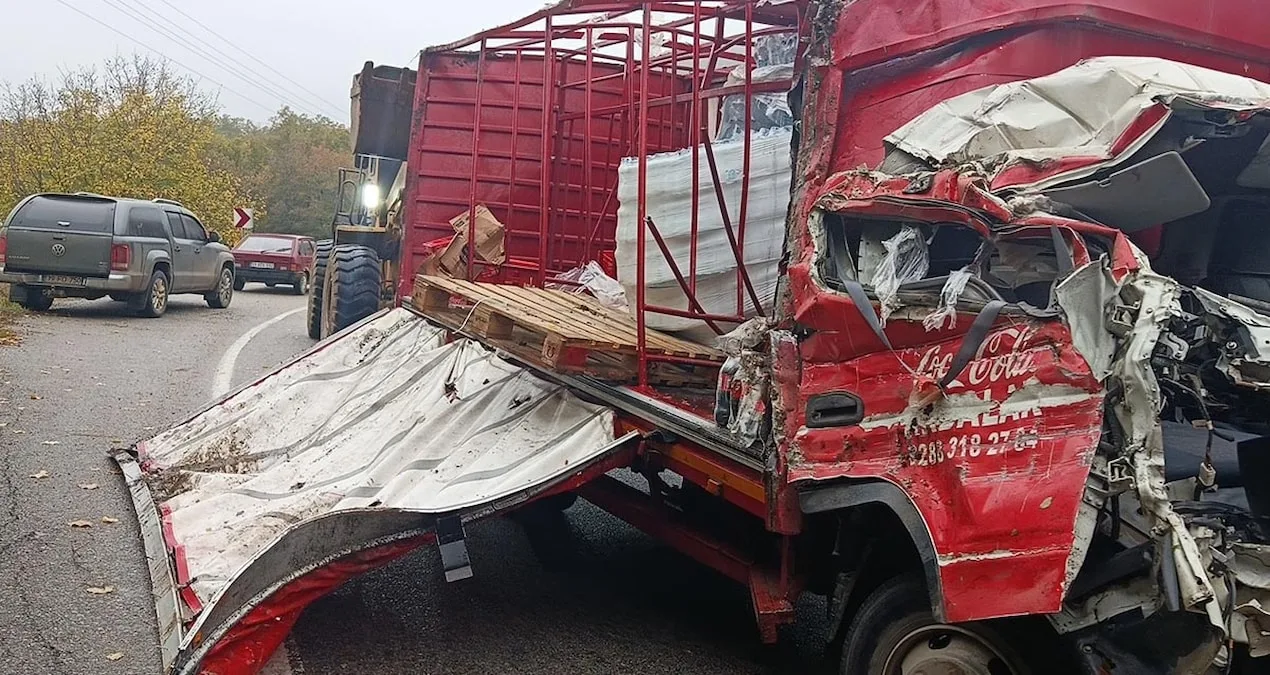 Kırklareli’nde kamyon şarampole devrildi: 1 ölü, 1 yaralı