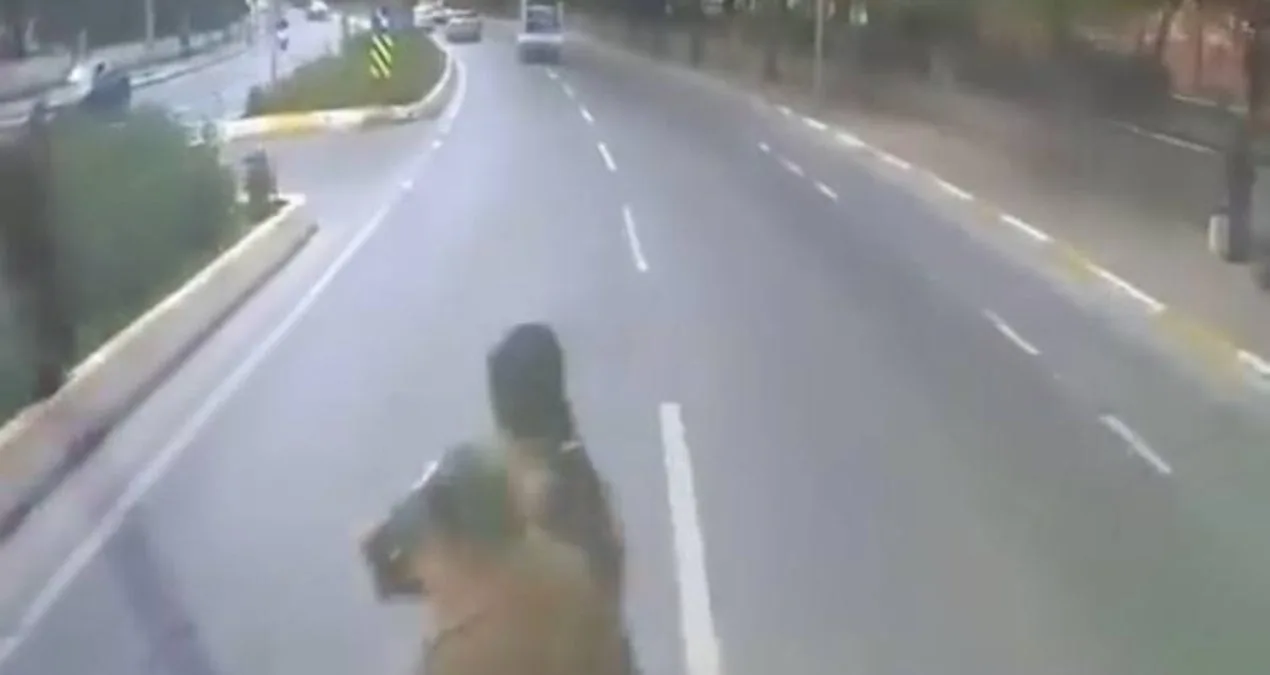 Kırmızı Işıkta Ölümden Dönen Yaya Anları