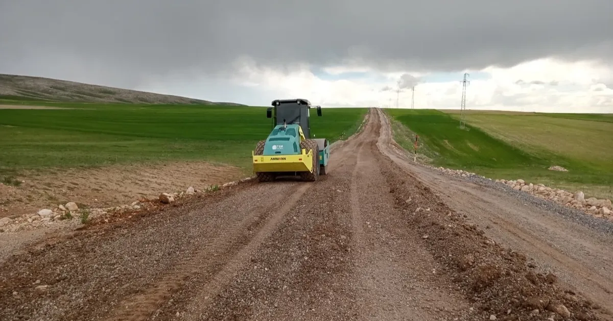 Kırsalda Hızla Yükselen Yol Çalışmaları