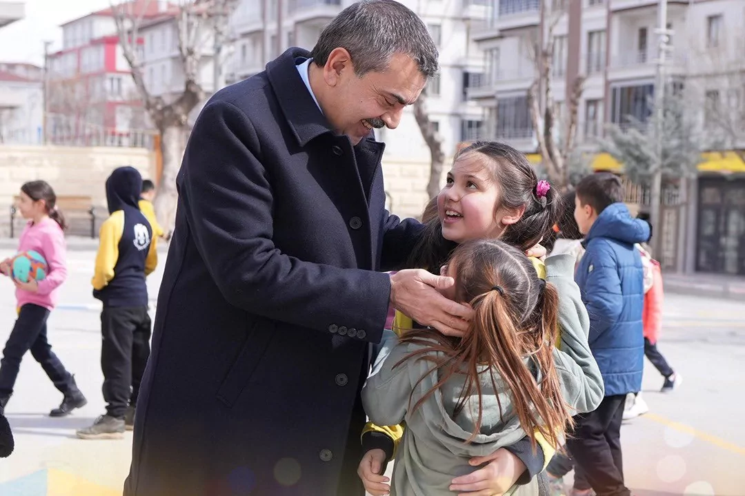 Kız Çocukları: Geleceğin Teminatı!