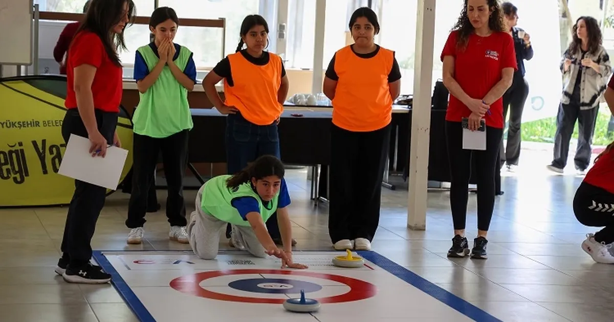 Kız Çocuklarına Floor Curling ile Spor Desteği