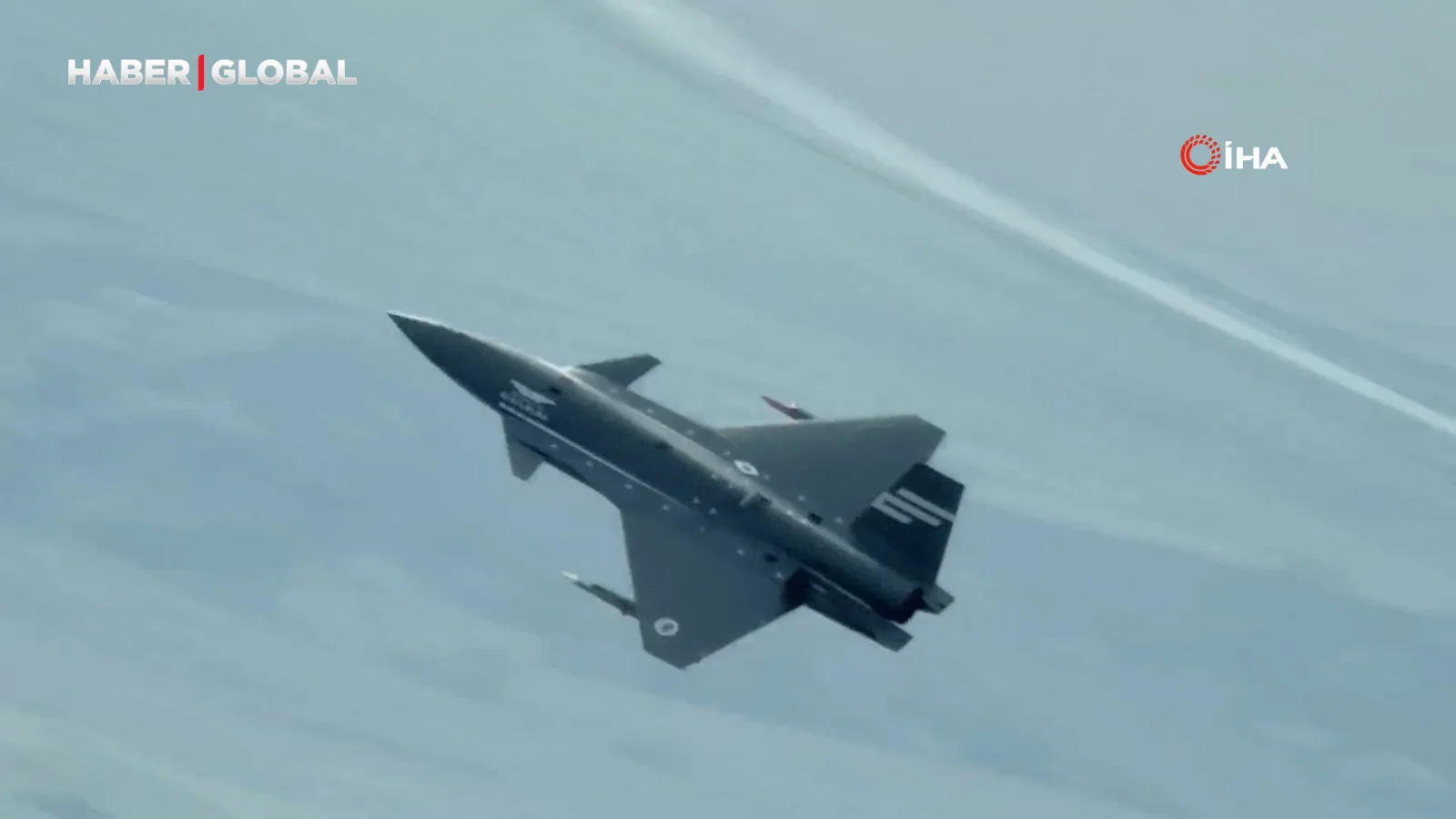 KIZILELMA, F-16’yı hedef alarak tam isabet sağladı!