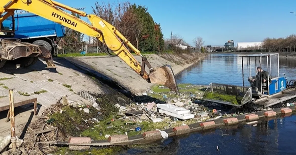 Kocaeli’de 12 Metreküp Atık Denizle Buluşmadan Toplandı