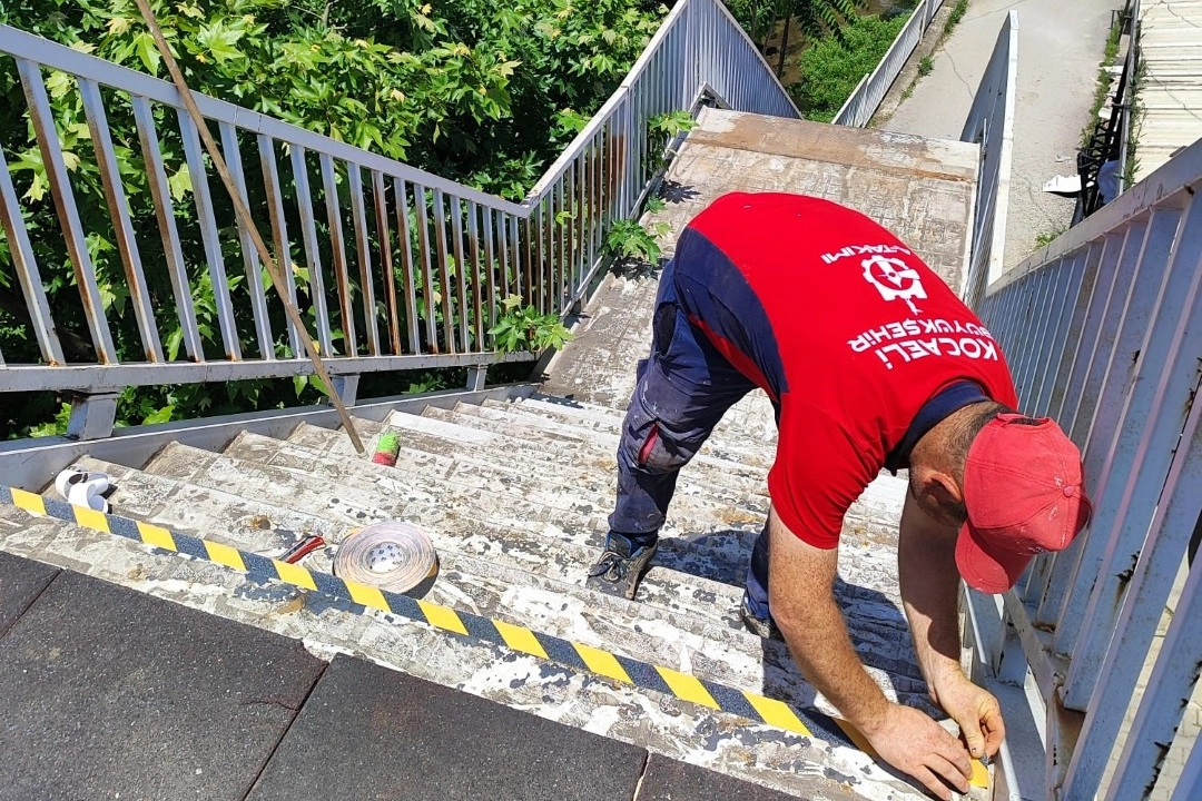 Kocaeli’de Üst Geçitlere Güvenli Bakım Yapıldı!