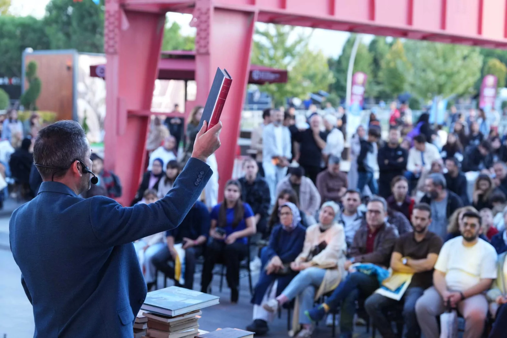 Kocaeli Kitap Fuarı’nda Müzayede Heyecanı!