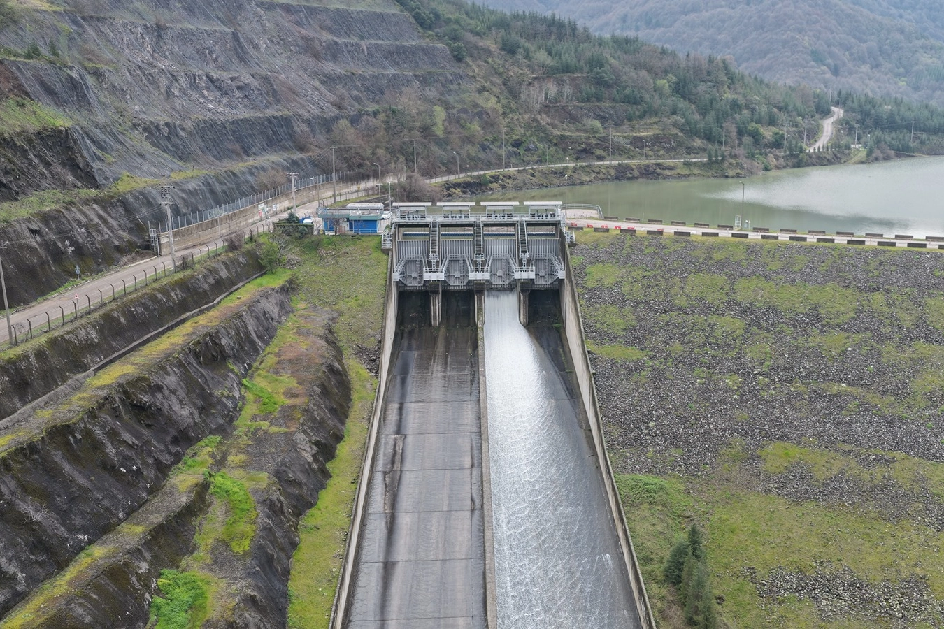 Kocaeli’nin Fazla Suyu Sapanca Gölü’ne Akıyor