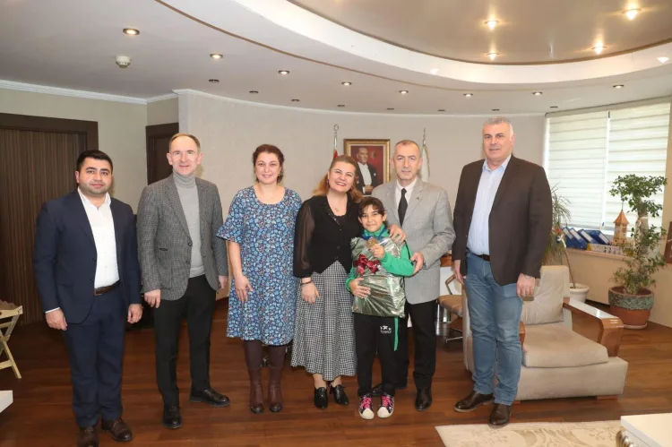 İkra Su Gürbüz ve Fatma Kaplan Hürriyet