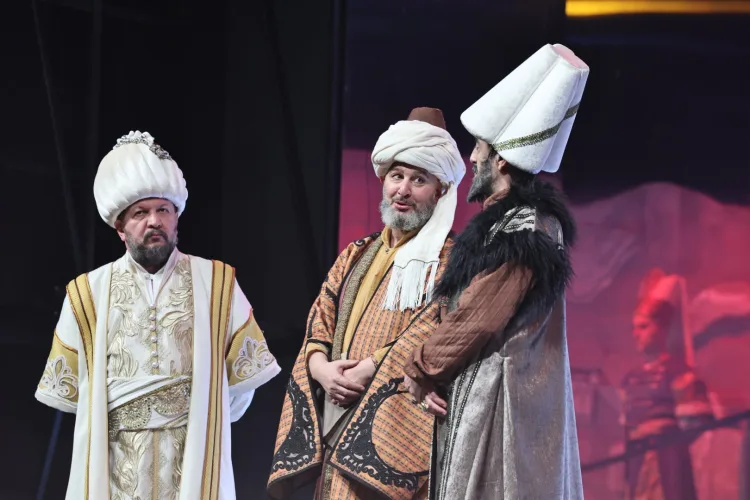 Kocaeli Tiyatrosu ‘Sinan’ ile İstanbul’da Göz Doldurdu