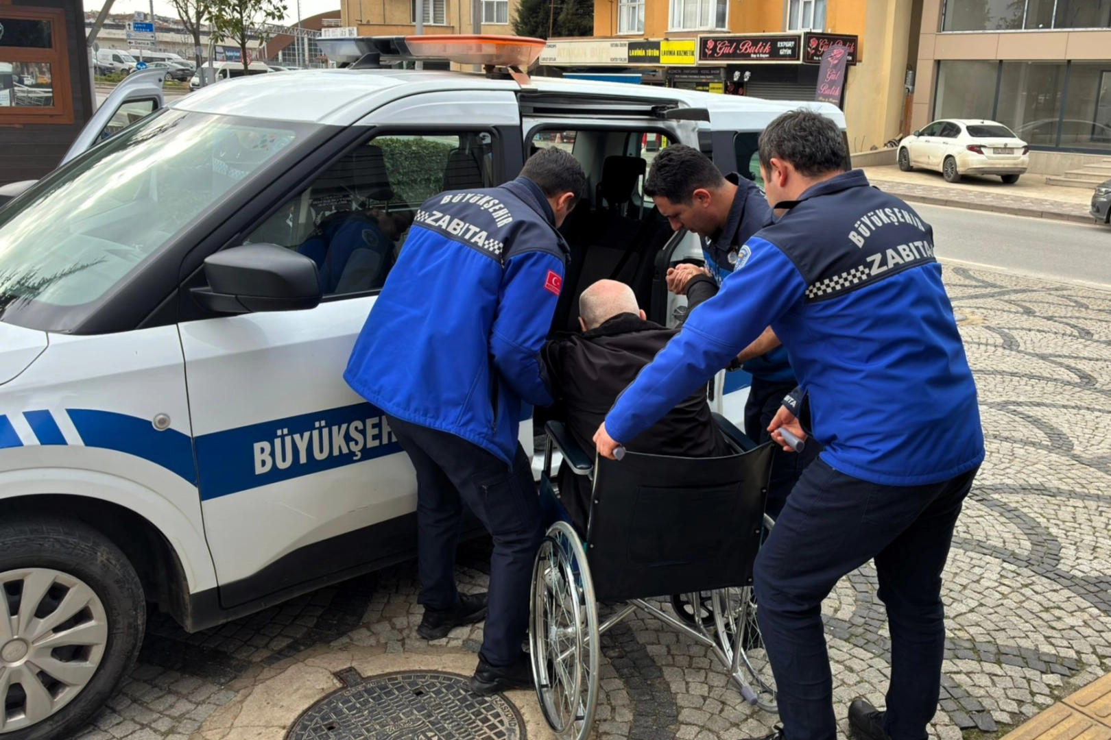 Kocaeli Zabıtasından Her Yaşa Şefkat Eli