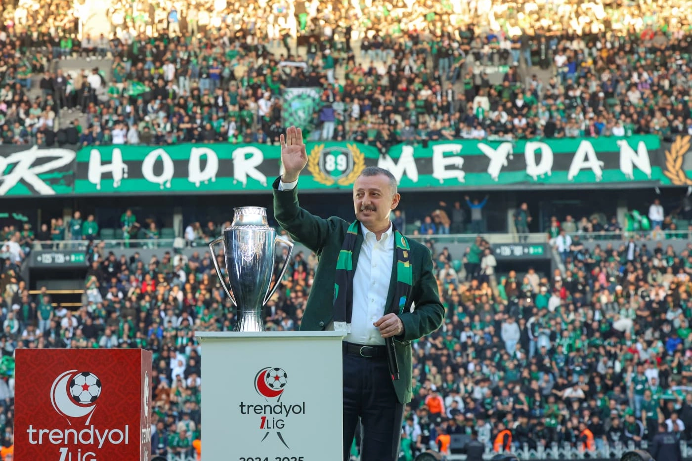 Kocaelispor’a Büyükakın’dan Moral Dolu Kutlama