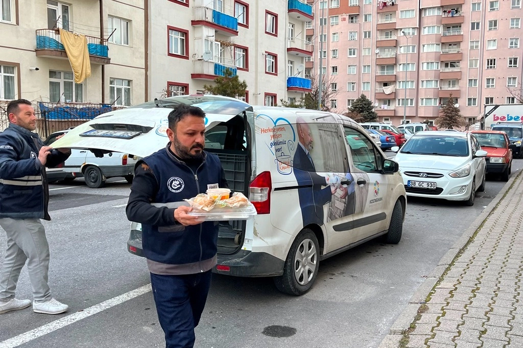 Kocasinan’dan 65 Yaş Üstüne Sıcak Yemek Desteği!